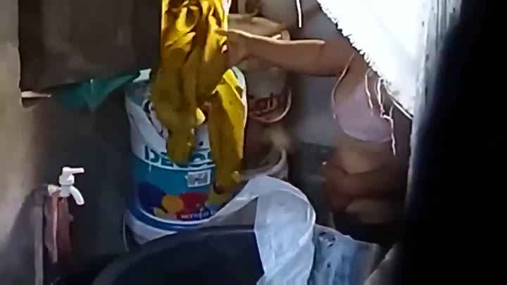 NGINTIP BOKEP B*DE TETANGGA 3X1! GEDE ABIS KELIHATAN SEMUANYA!